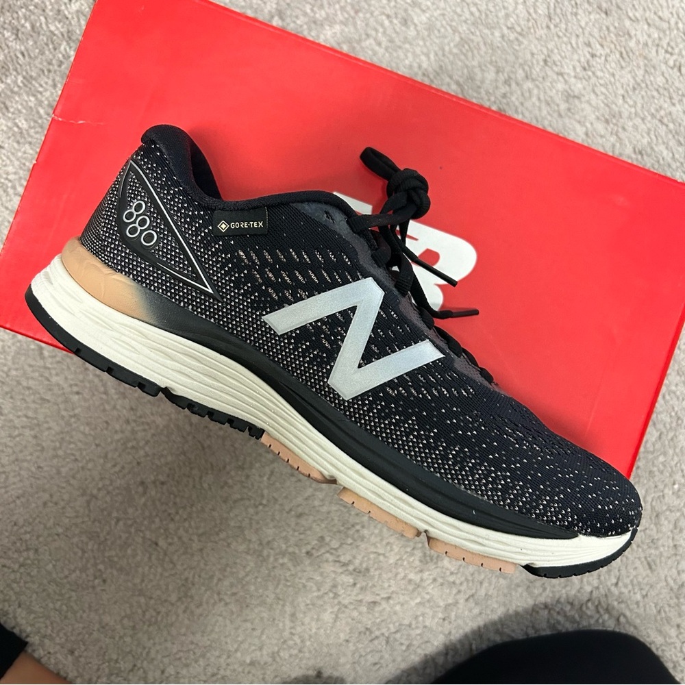 NWT - New Balance 880 Running Shoes (7.5)